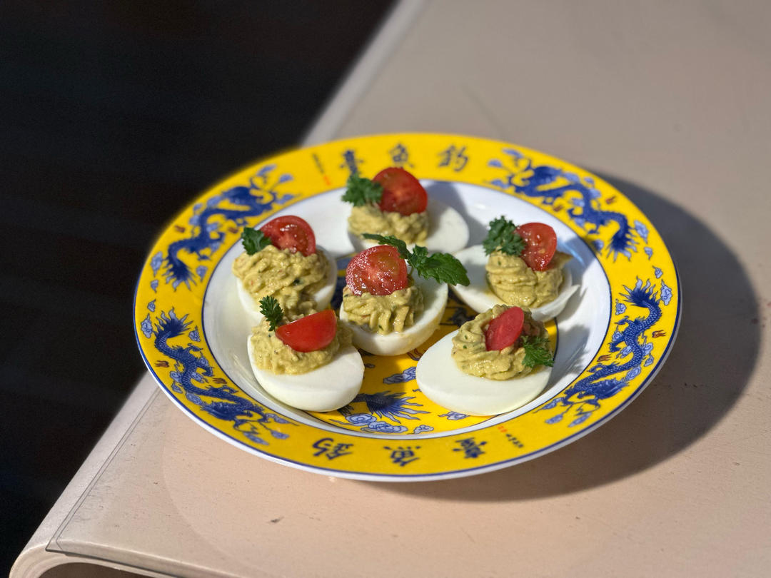 墨西哥风味餐前小菜—牛油果魔鬼蛋（Guacamole Deviled Eggs）