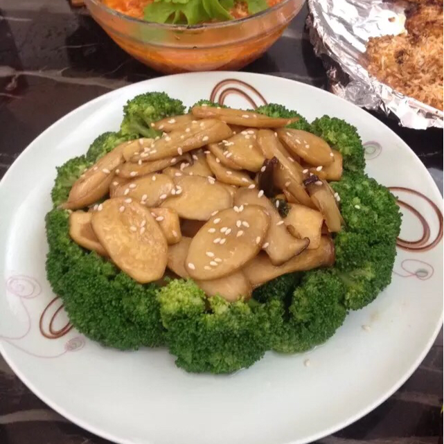 杏鲍菇扣西兰花