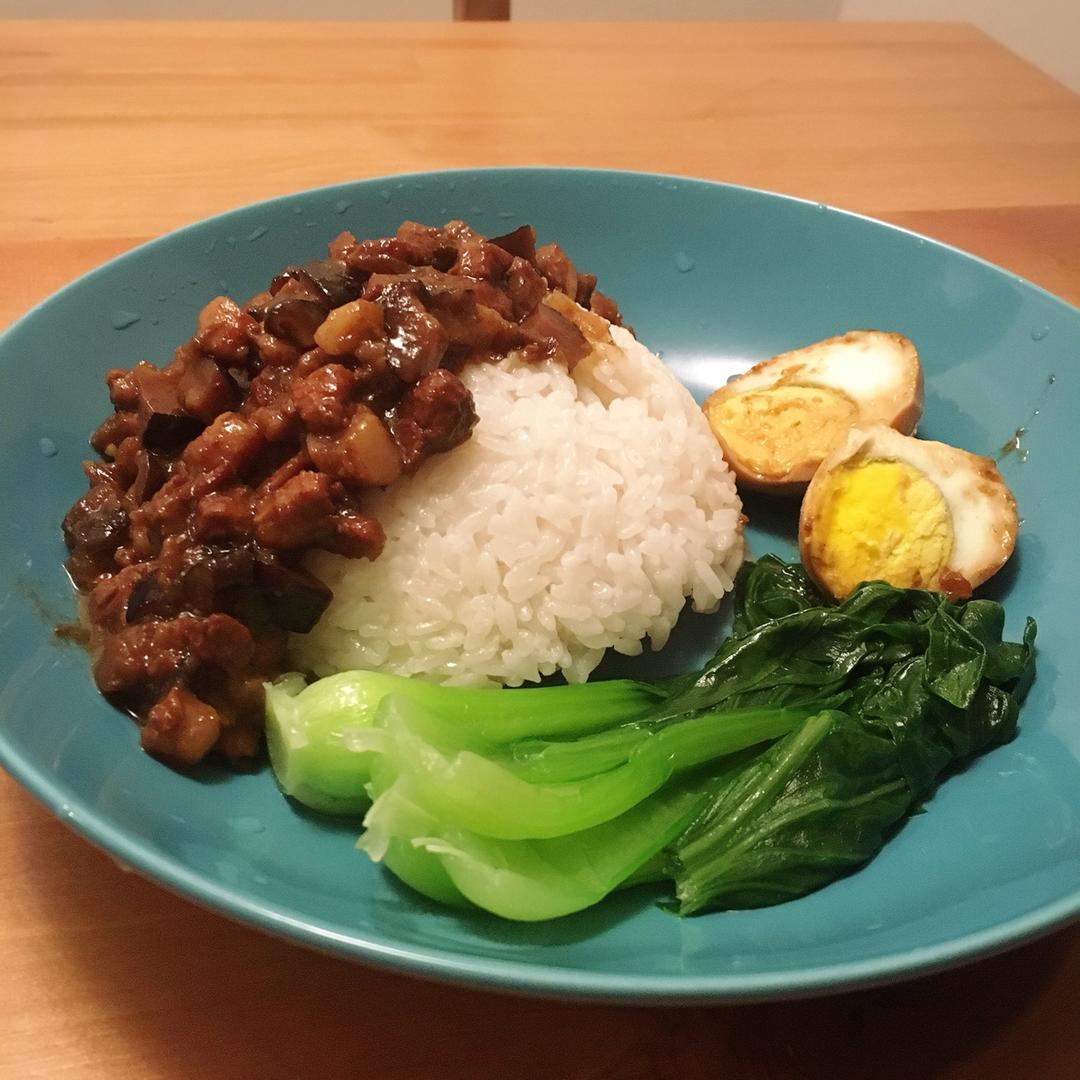 洋葱酥卤肉饭