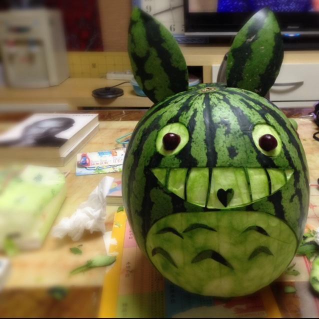 【龙猫西瓜的做法步骤图,龙猫西瓜怎么做好吃】喜欢吃西瓜_下厨房