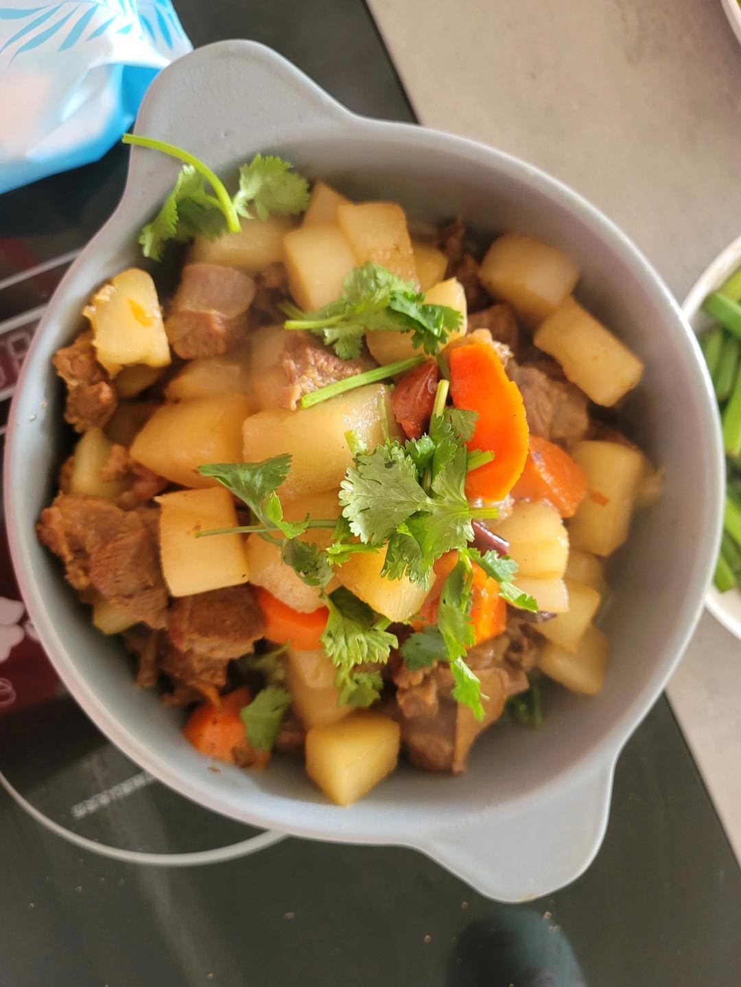 筋头巴脑炖萝卜