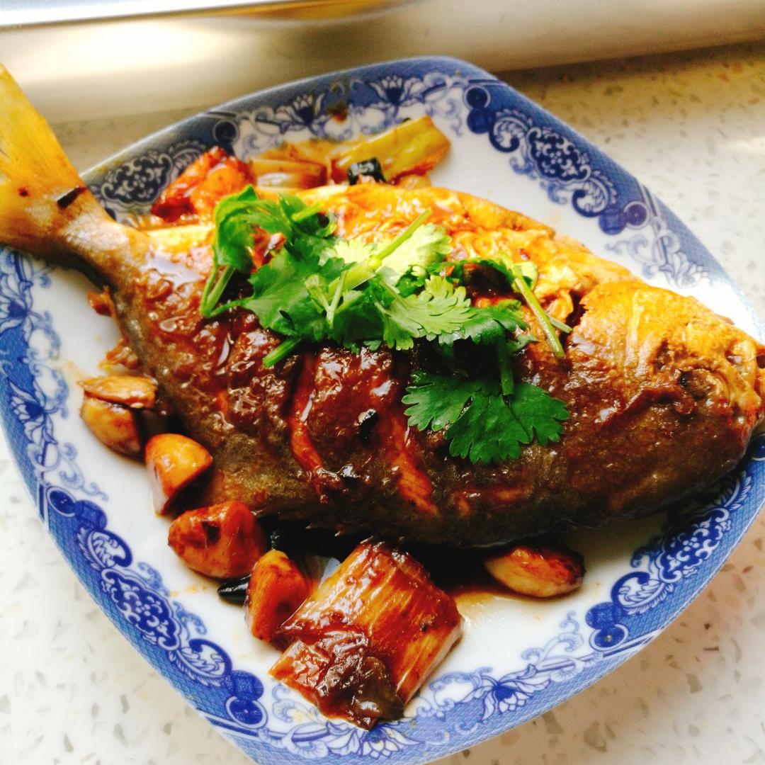 传统中式红烧平鱼