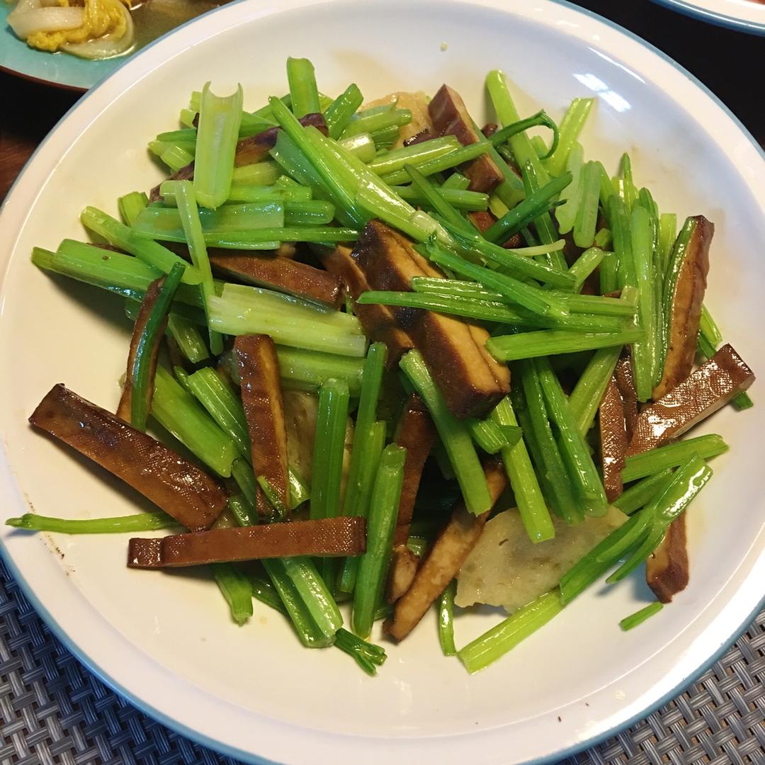 芹菜炒香干