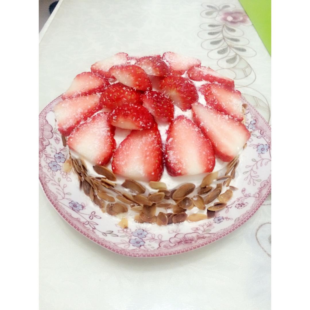 6寸草莓奶油生日蛋糕