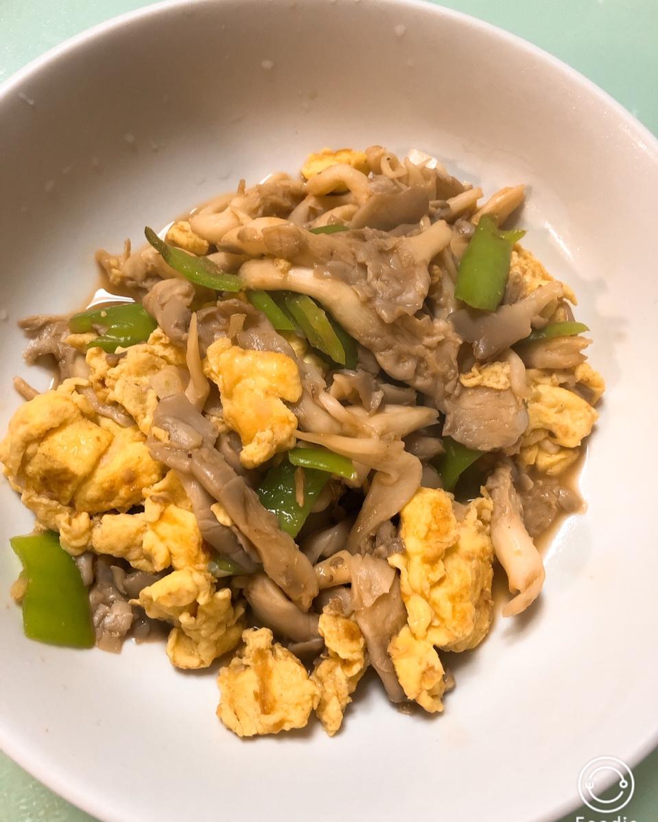 平菇青椒炒鸡蛋 好吃又营养的超快手家常菜