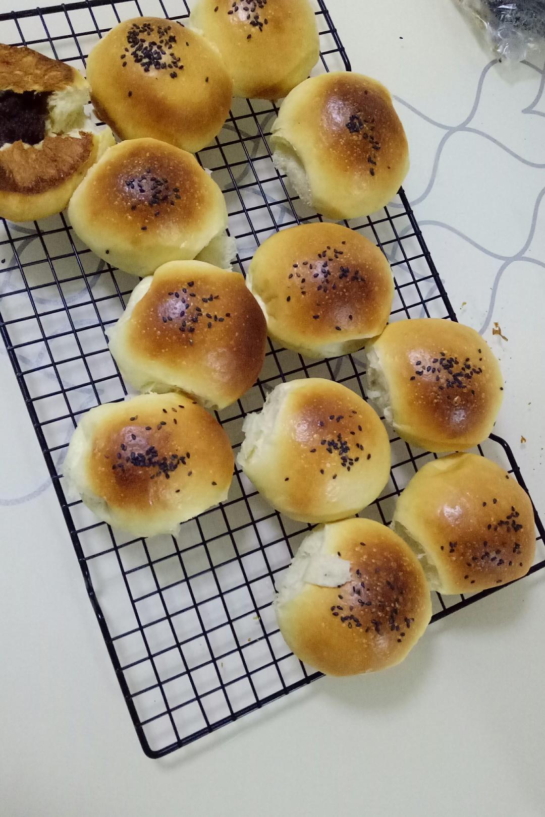 大人小孩都爱不释口的【蜂蜜牛奶小餐包】