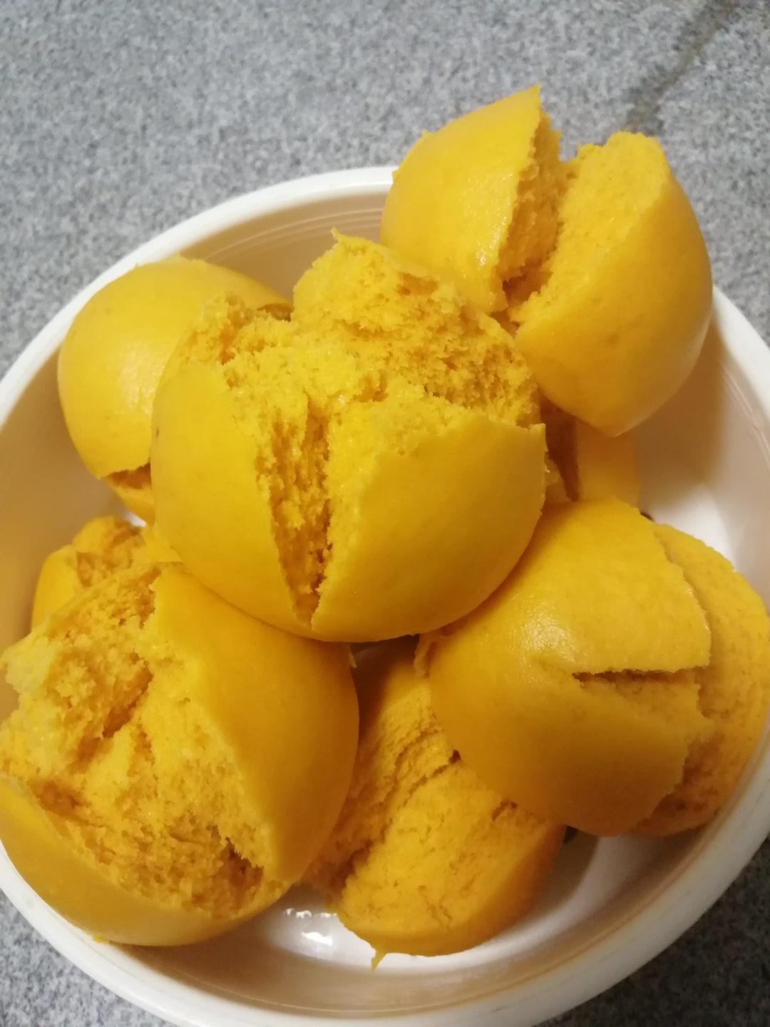 不加一滴水，松软香甜的南瓜馒头