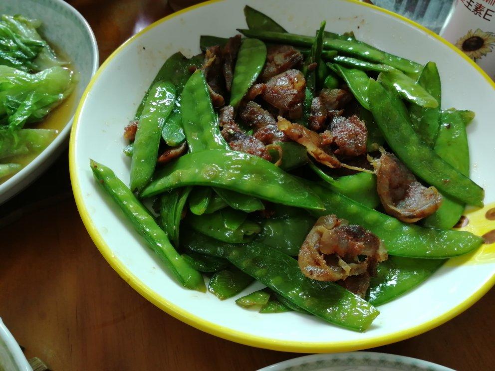 腊肠炒荷兰豆