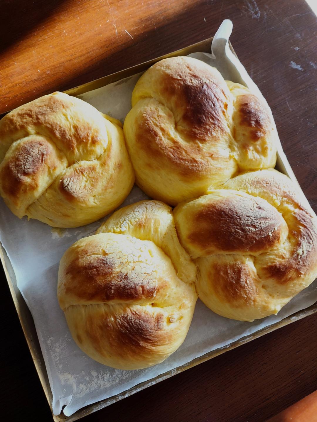 吃过这个黄油面包Brioche，你很难再爱上街边蛋糕店的面包店