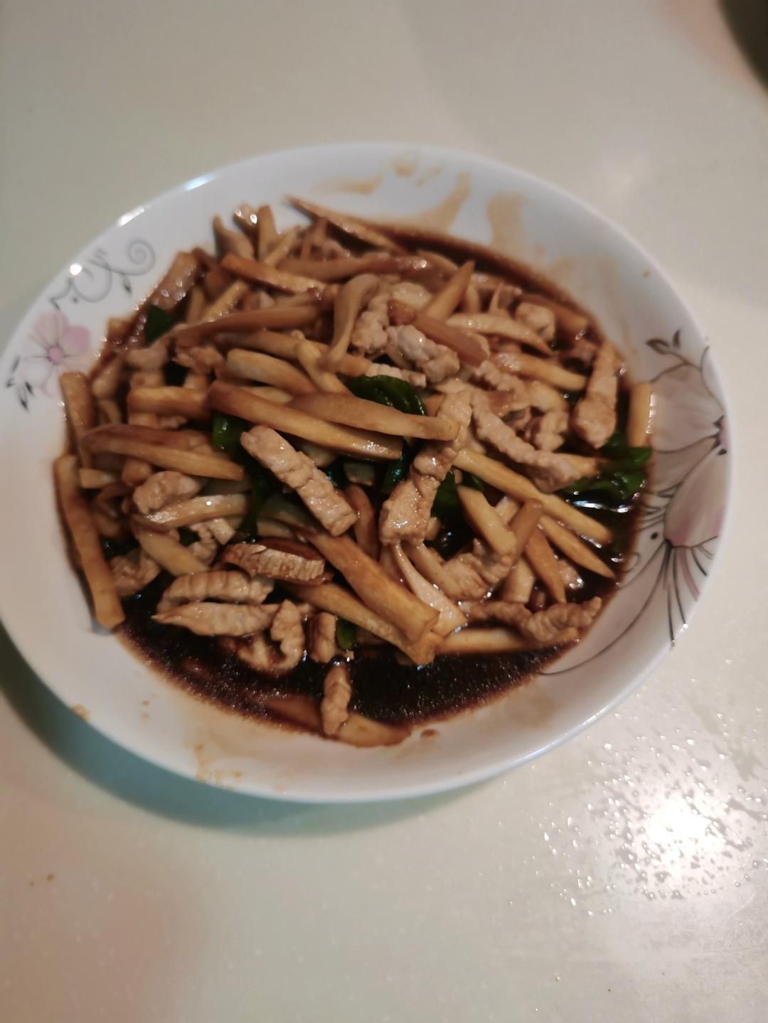 杏鲍菇炒肉丝