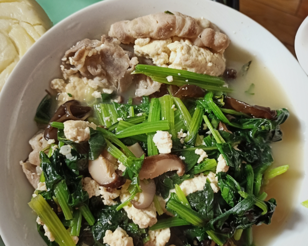菠菜豆腐菌菇羊肉汤