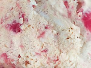 消耗草莓酱淡奶油的懒人冰淇淋（无需多次搅拌👏）的做法 步骤12