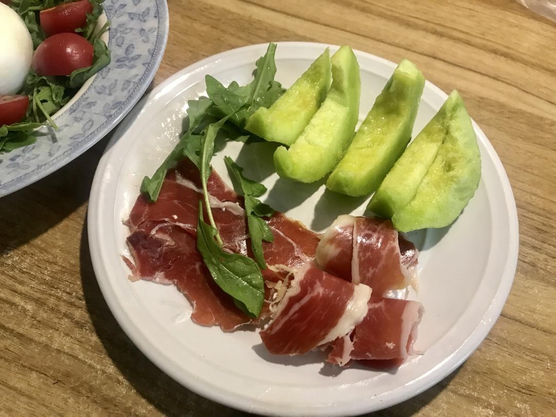 生火腿佐蜜瓜prosciutto crudo con melone