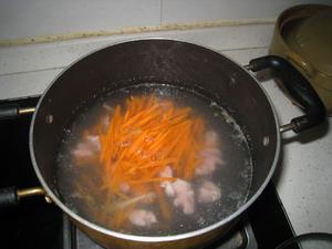 胡萝卜芽菜汤的做法 步骤5