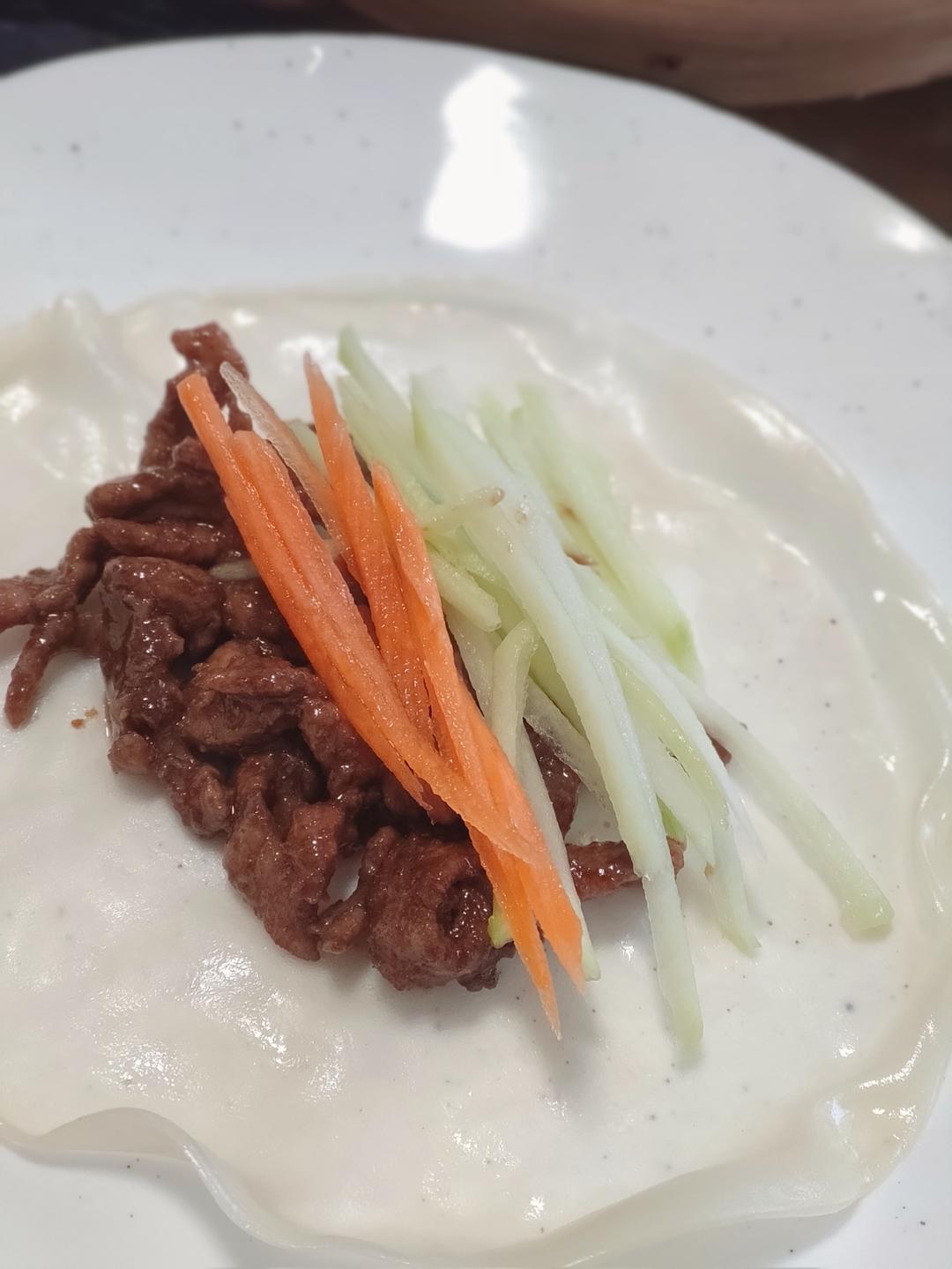 家庭饺子皮版京酱肉丝卷饼的做法