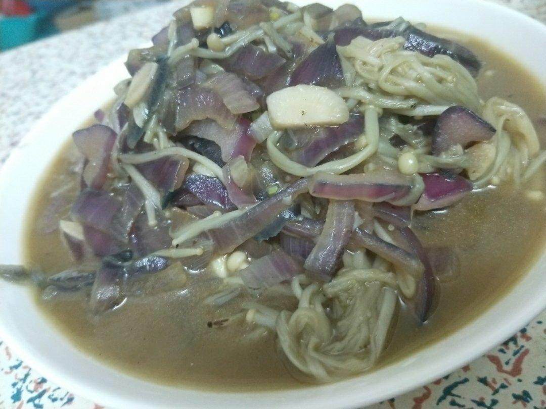 洋葱炒金针菇