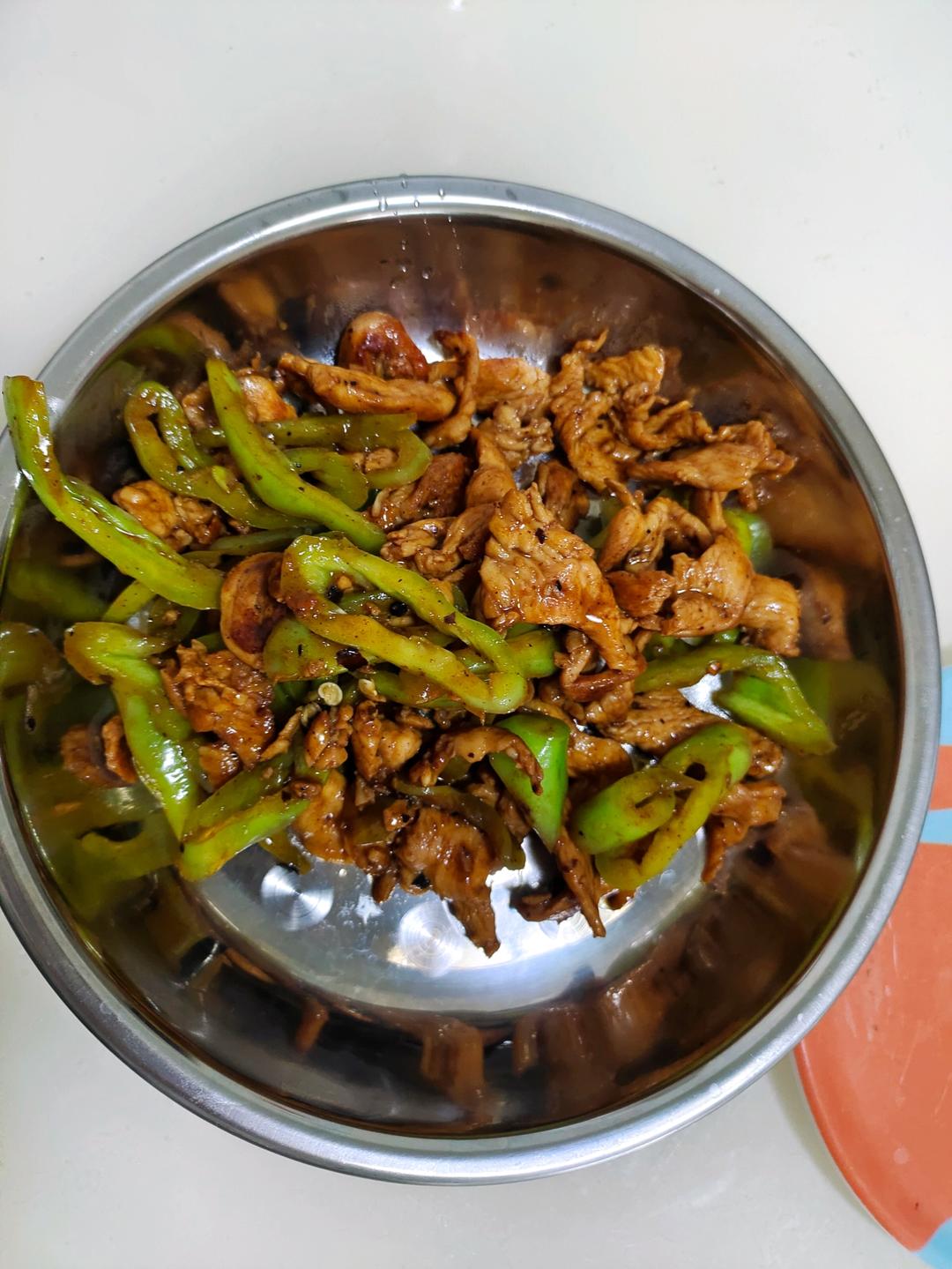 巨好吃的青椒炒鸡胸肉丝，超下饭