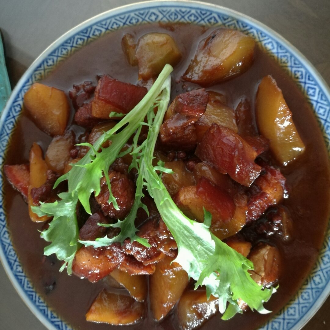 吃着碗里望着锅里的红烧肉