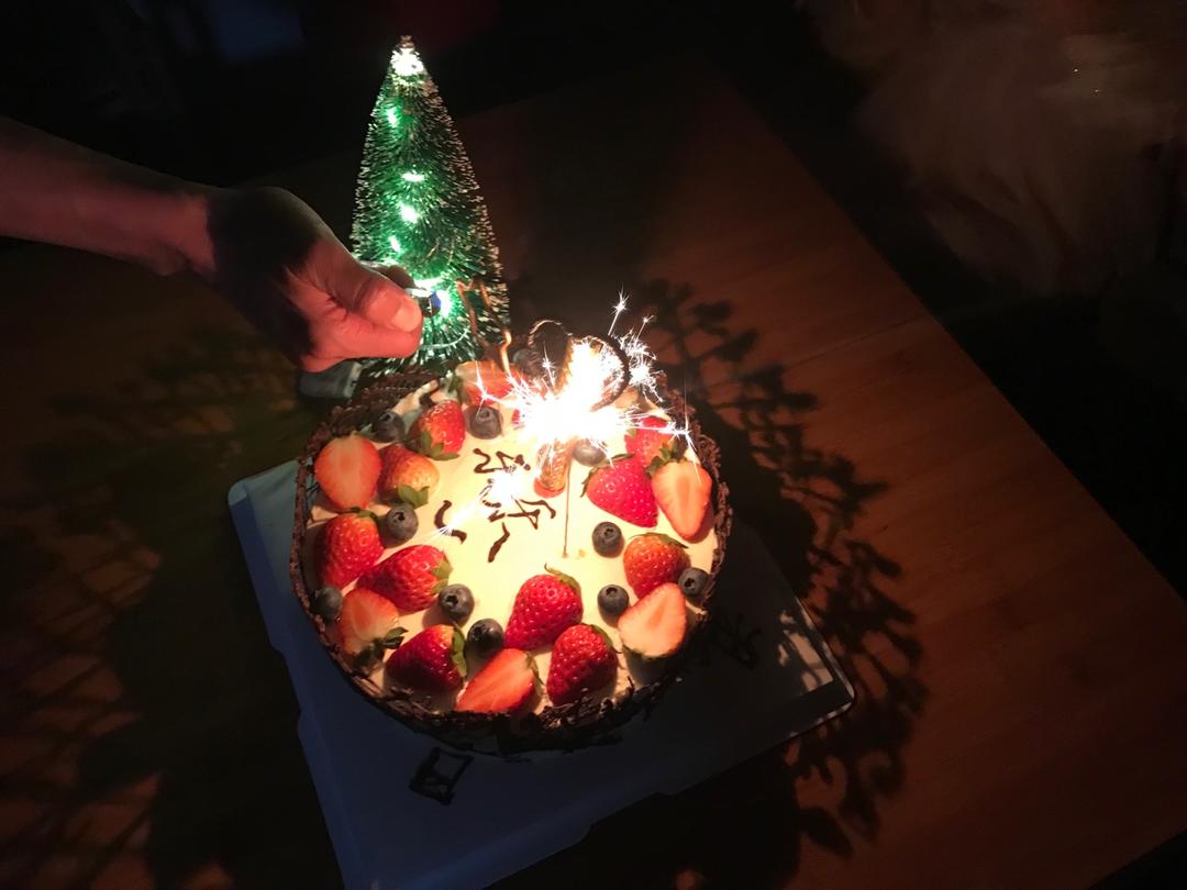 草莓巧克力围栏蛋糕