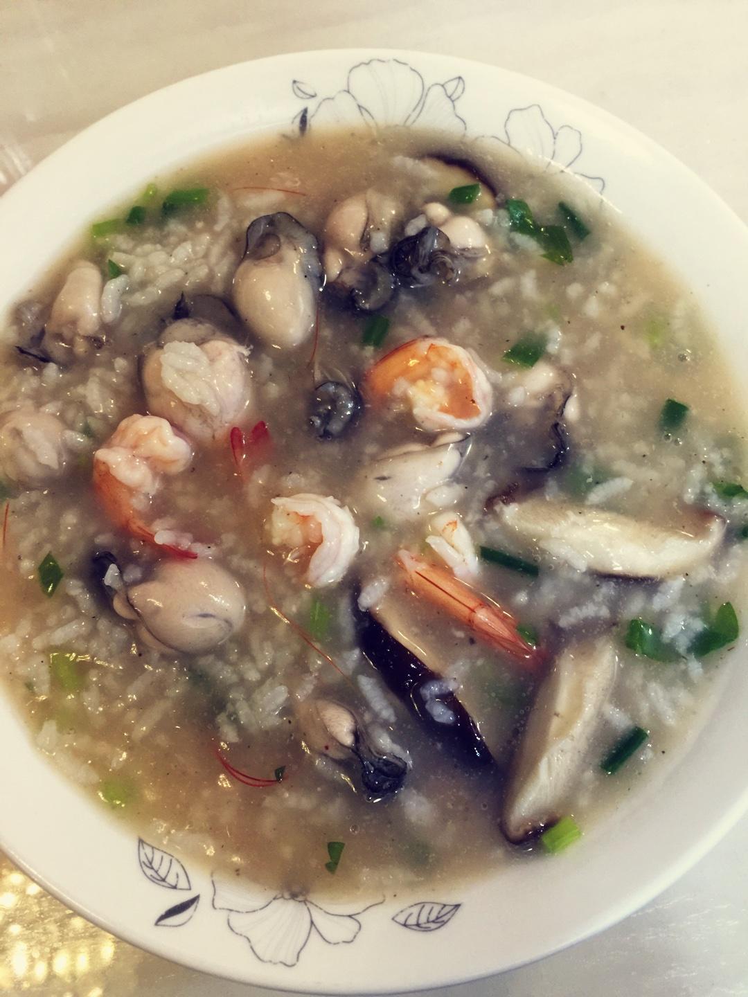 生蚝大虾粥（超级美味的潮汕海鲜砂锅粥）的做法