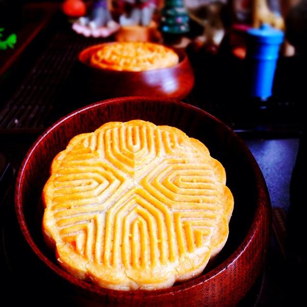 广式豆沙蛋黄月饼