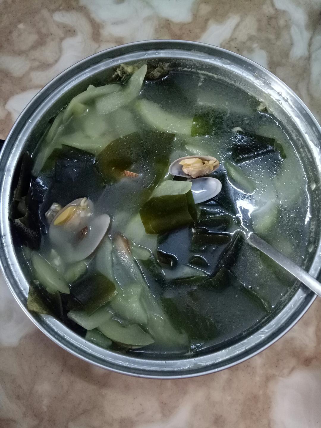 蛤蜊海带豆腐汤