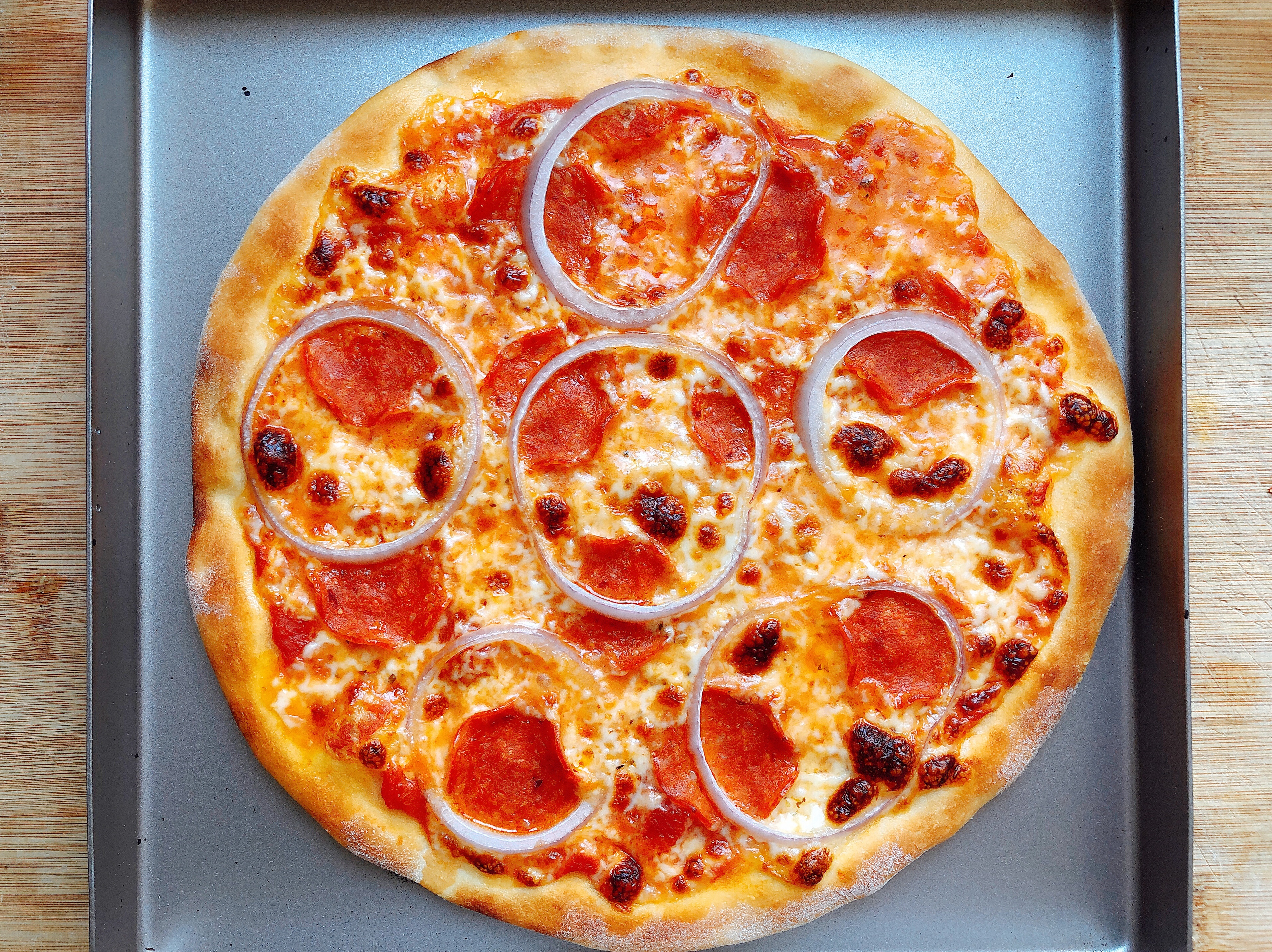 意式薄底萨拉米肠披萨的做法