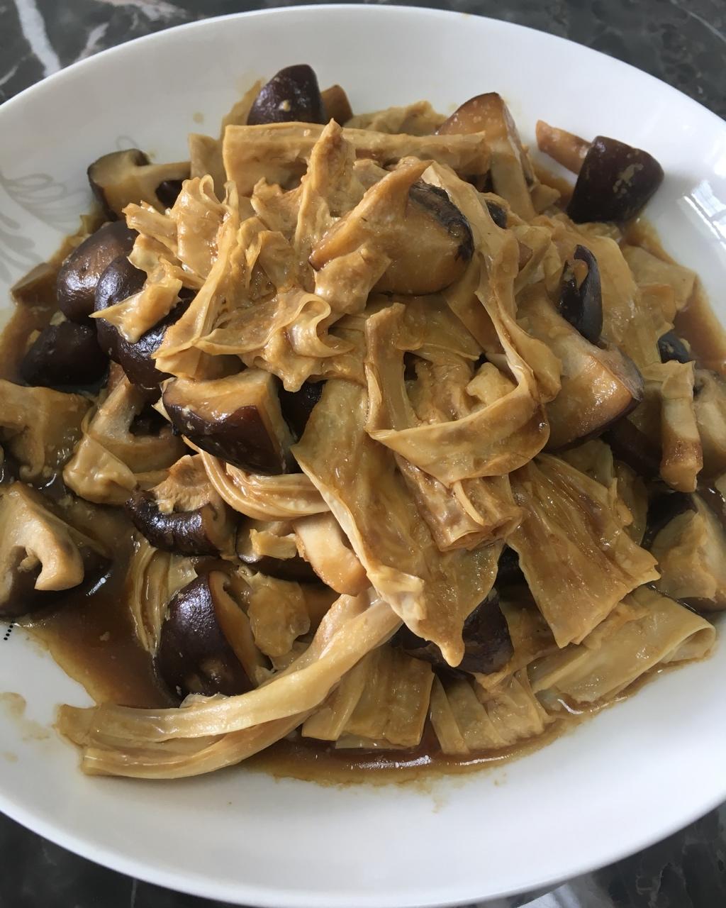 腐竹烧香菇