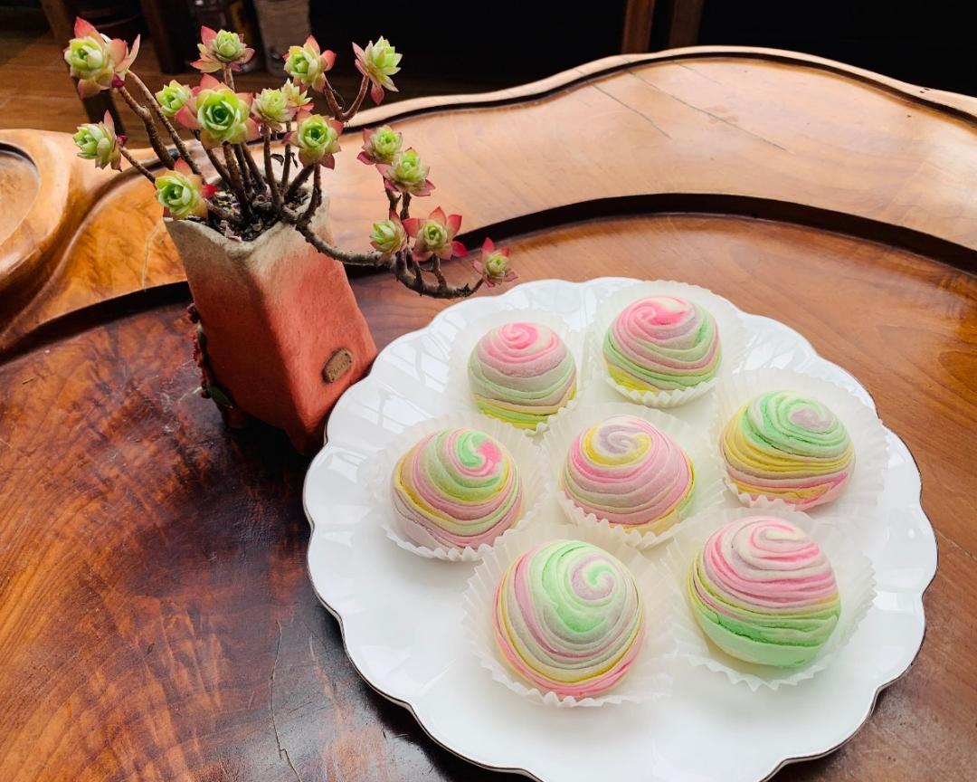 彩虹🌈千层蛋黄酥🌈的做法