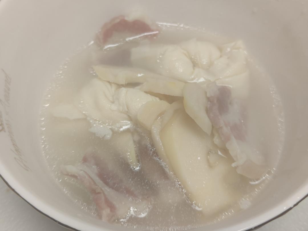 腌笃鲜.咸肉炖春笋
