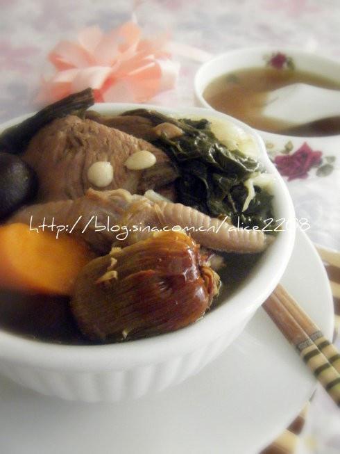 金银菜凤爪猪肉汤的做法