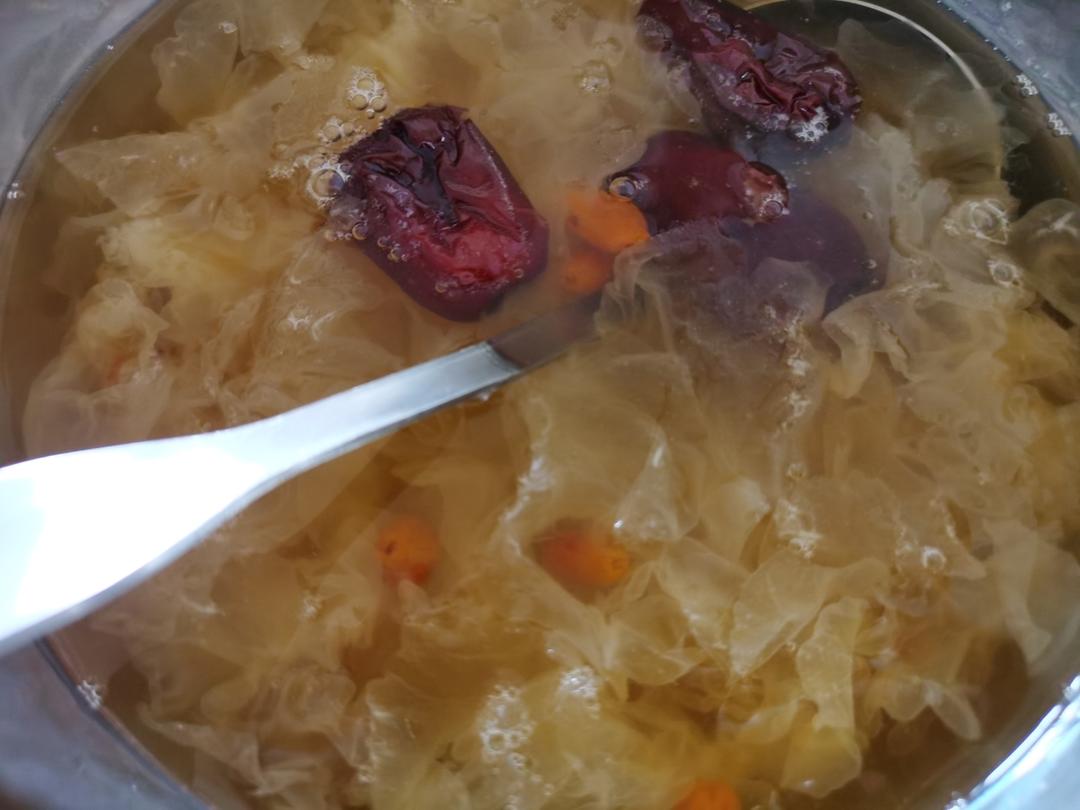 银耳红枣汤（鲜银耳）