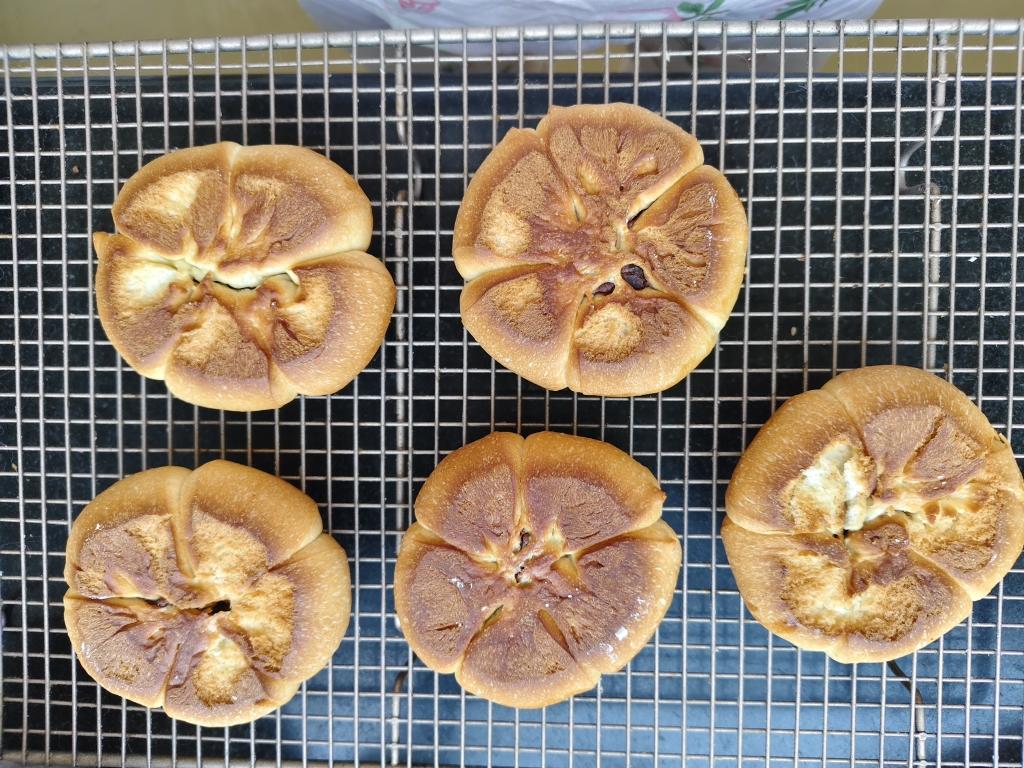 送你一朵小花！豆沙小花面包！