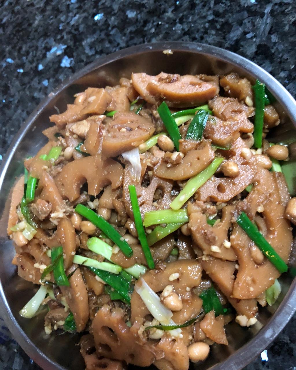 随缘yz7687做的莲藕木耳炒肉片
