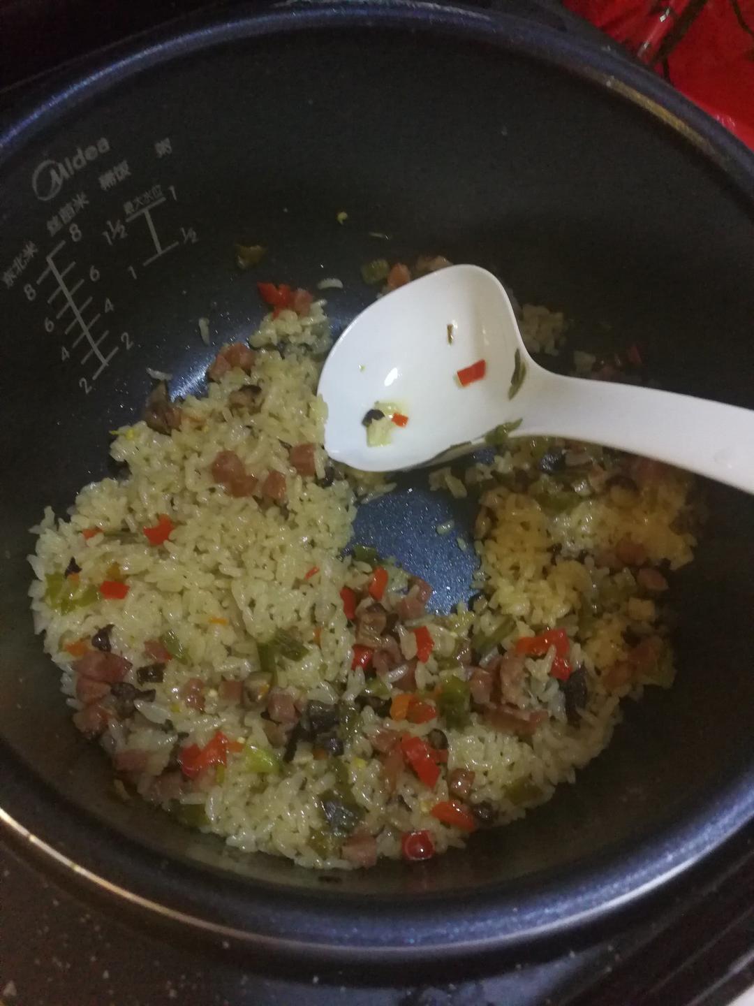 电饭锅版香菇腊肠饭