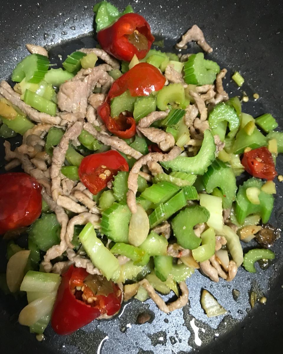 香干肉丝炒芹菜