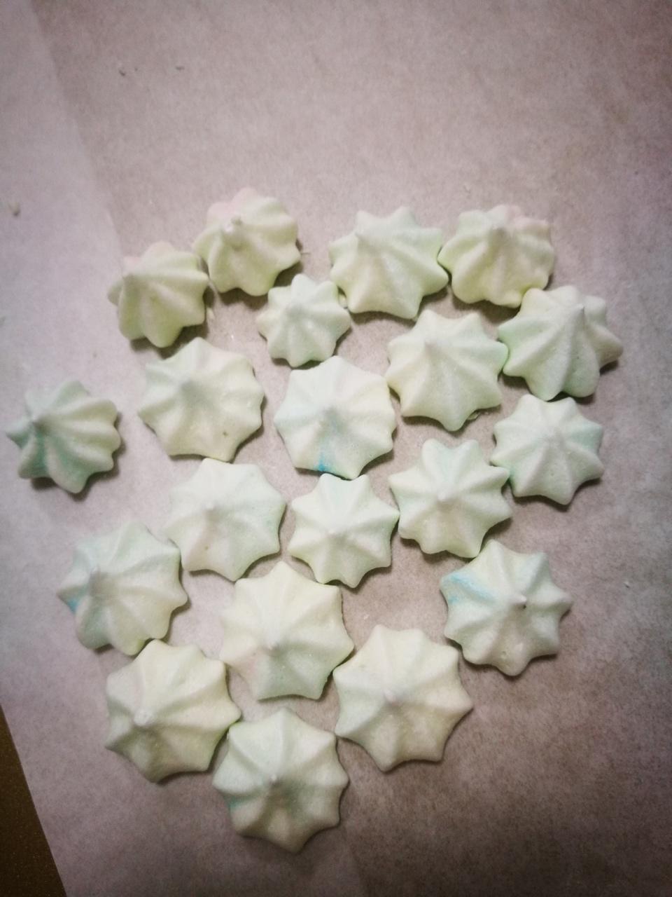 （入口即化合适装饰不会失败）法式蛋白糖霜全攻略/阿猪烘焙视频：马琳糖
