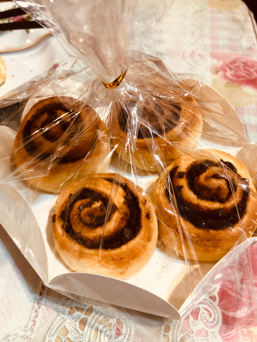 寒冷的冬天，来个「焦糖苹果肉桂卷」吧！