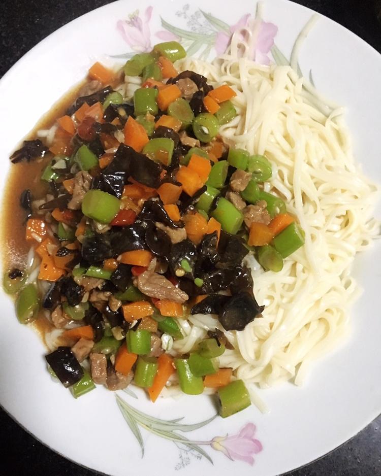 肉末豆角盖浇面