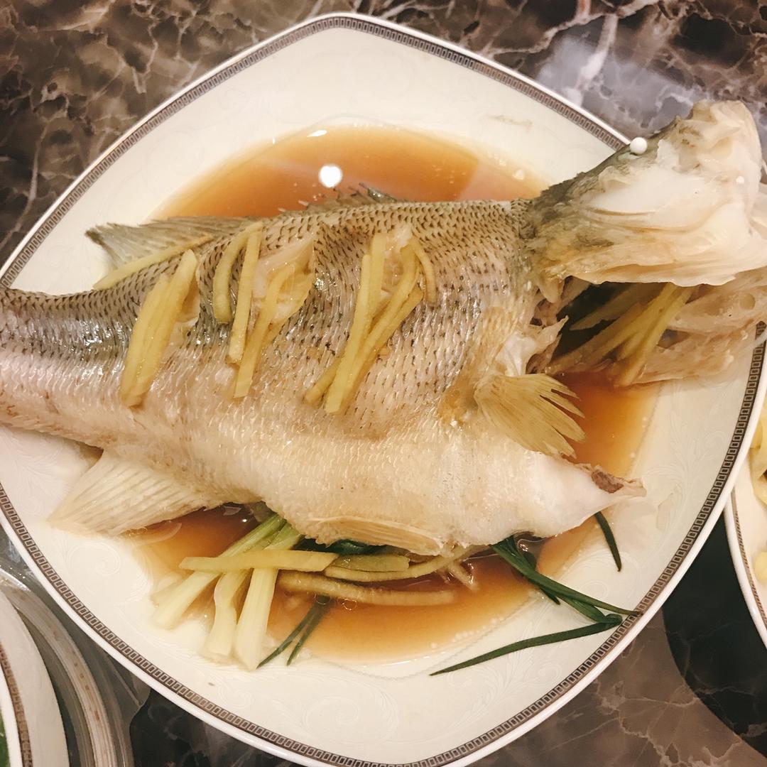 小花满满做的清蒸鲈鱼
