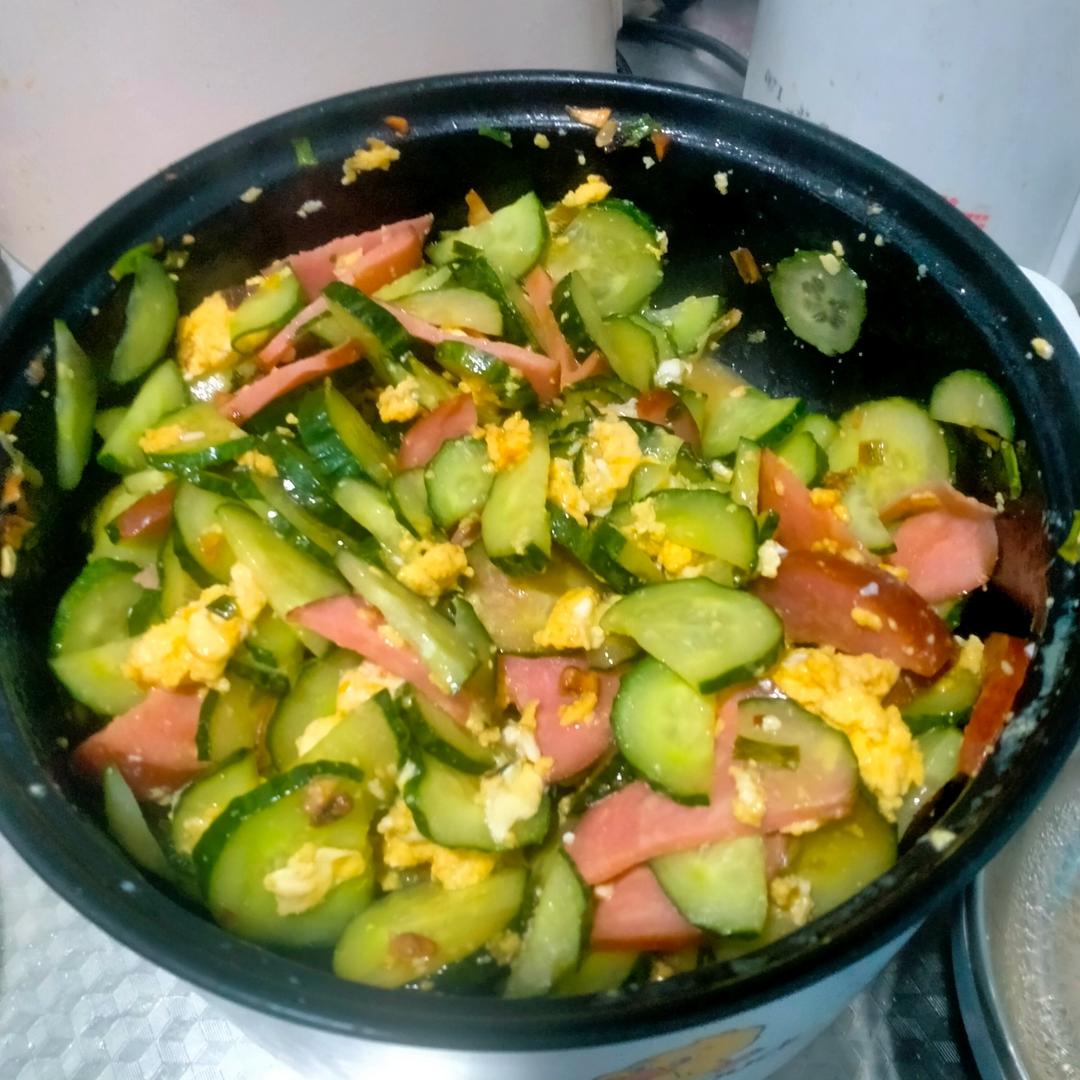 五分钟下饭菜黄瓜火腿炒鸡蛋