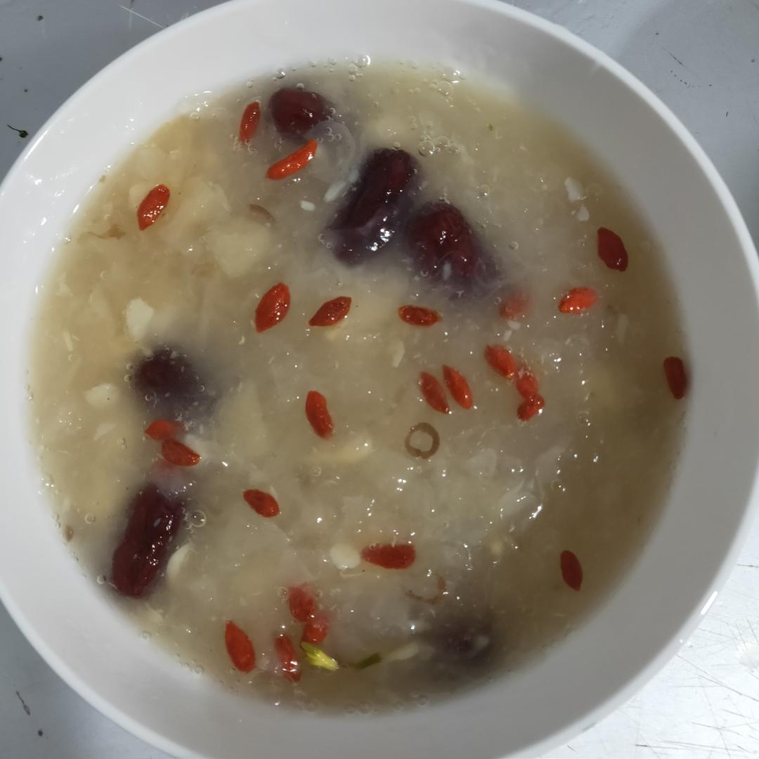 红枣银耳莲子羹（有出胶质、出胶，懒人的电压力锅版）