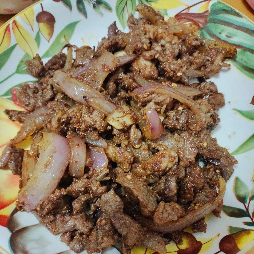 孜然牛肉（👈孜然肉片向左，吉野家向右👉）