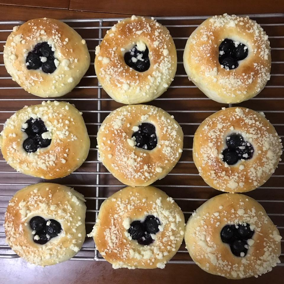 蓝莓蓝莓我爱你～蓝莓爆浆面包