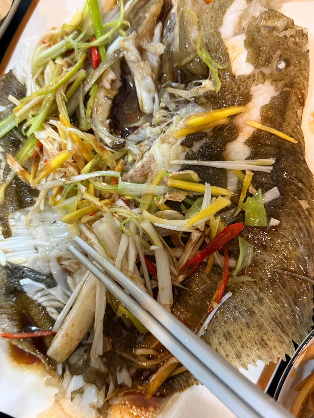 为什么广东人做清蒸多宝鱼那么好吃？教你正确做法，鲜嫩没有腥味