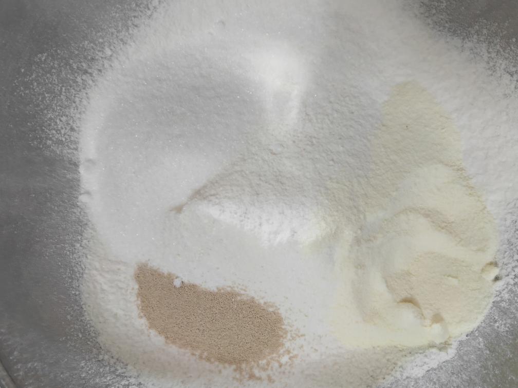 纯奶手撕吐司的做法 步骤1