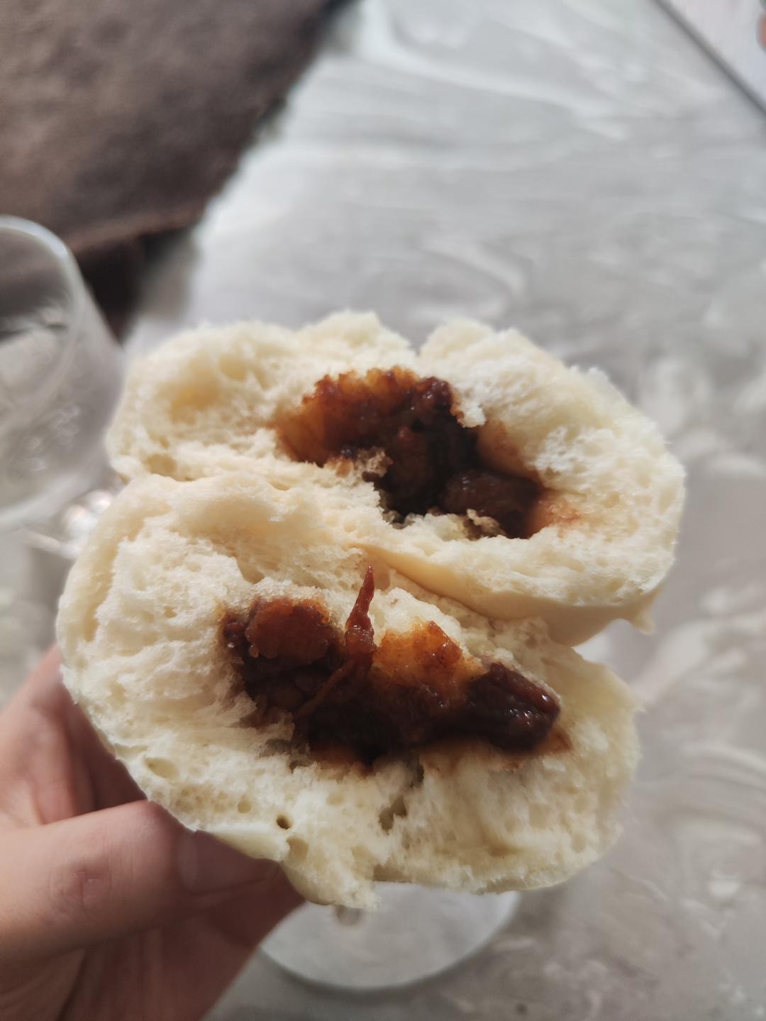 云朵般松软爆浆蜜汁叉烧包