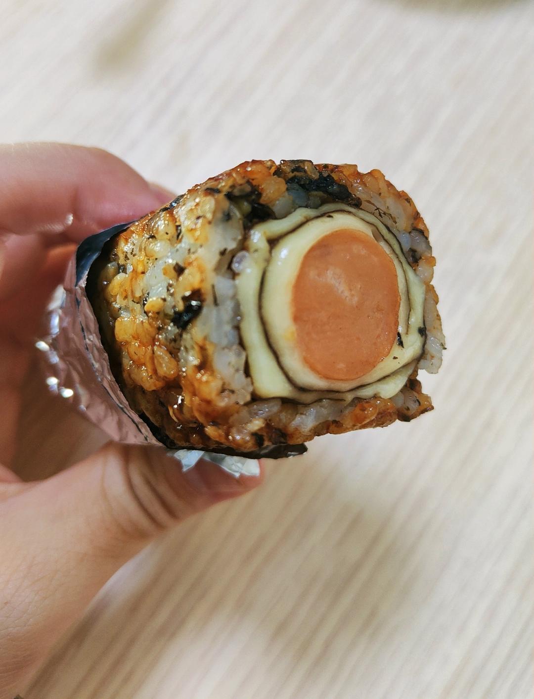 爆浆芝士香肠饭团，只要平底锅就能完成孩子超爱的早餐