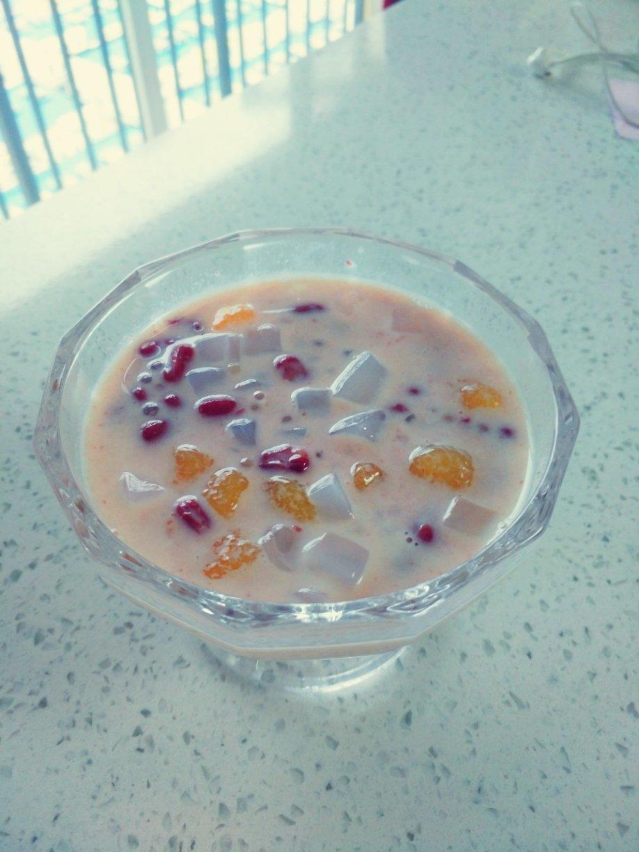 芋圆芒果椰汁西米露