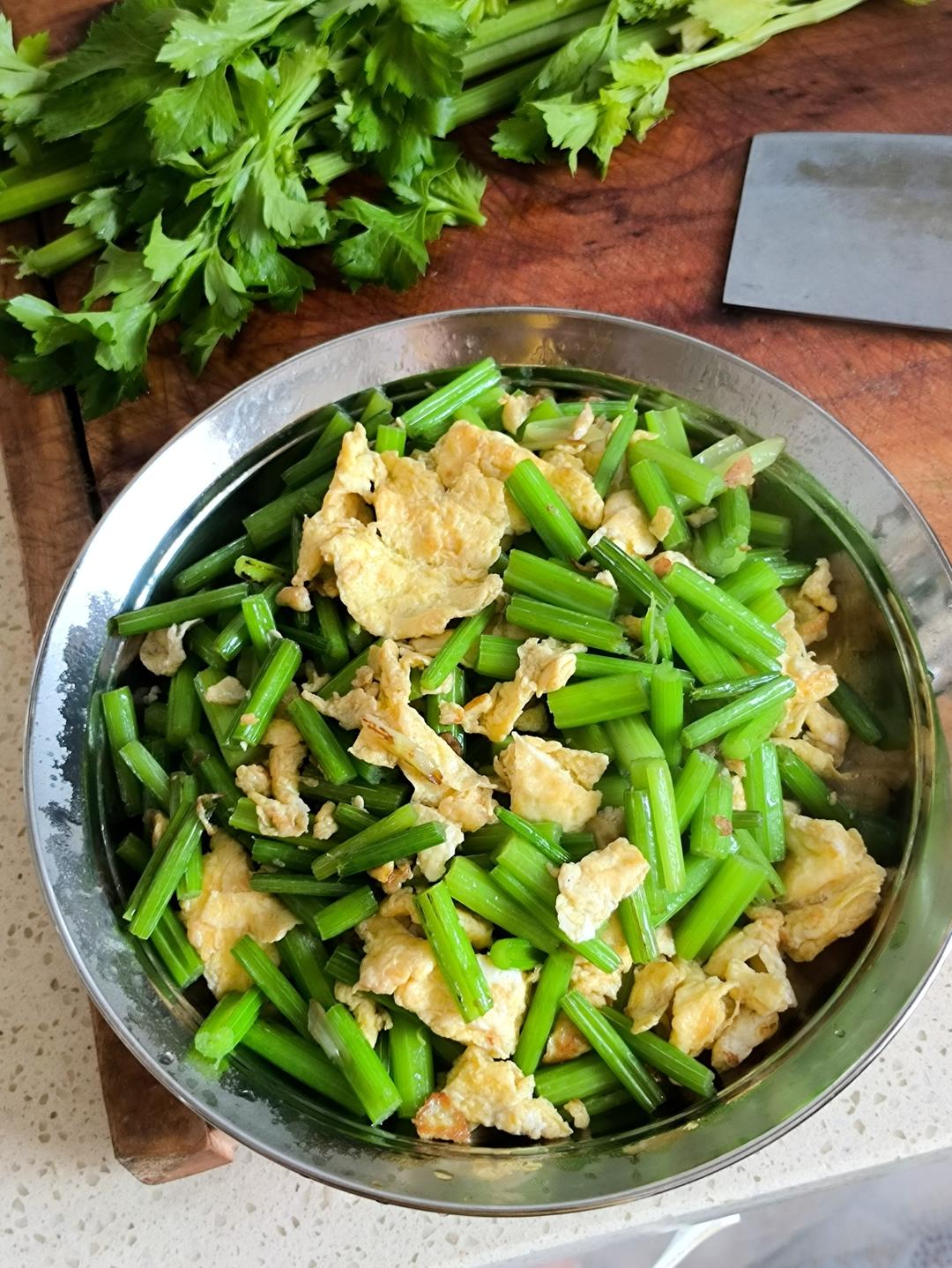 芹菜炒鸡蛋